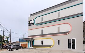 Sans Hotel Pesona Bekasi